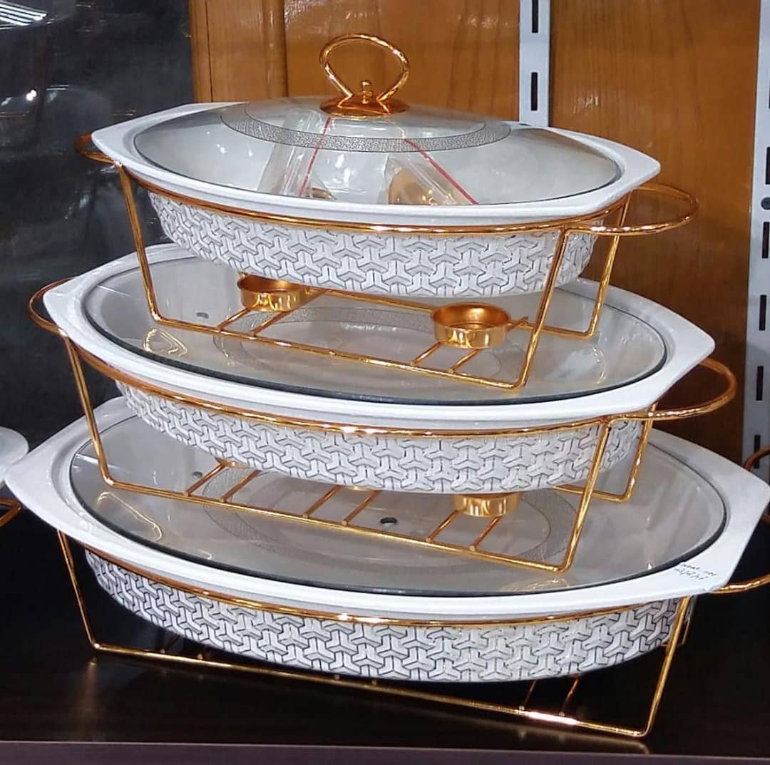 Set of serving cutlery With glass lid