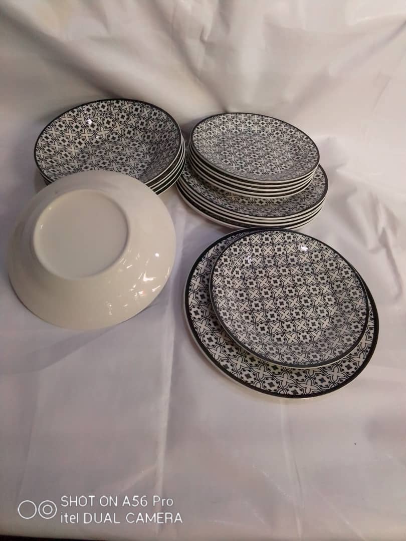 18 Pieces of Plates