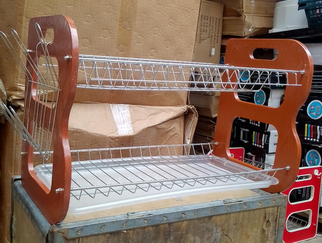 This plate rank is very solid and it can help you keep your plates in order. You can arrange your plates in a proper manner and either put in the kitchen or at your dinner room. It is easily transportable and it is made up of woods.