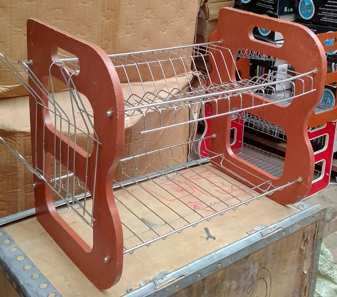 ‍This plate rank is very solid and it can help you keep your plates in order. You can arrange your plates in a proper manner and either put in the kitchen or at your dinner room. It is easily transportable and it is made up of woods.