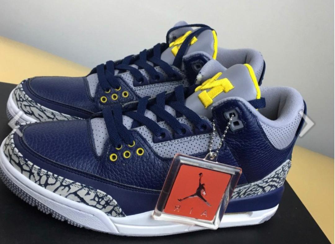 Sports shoes