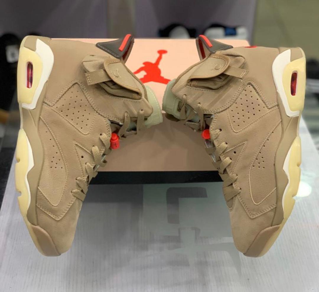 Sports shoes
