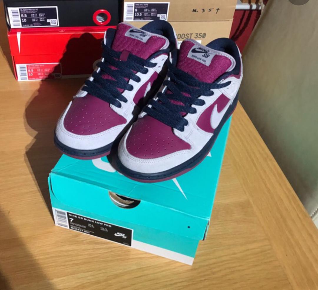 Sports shoes