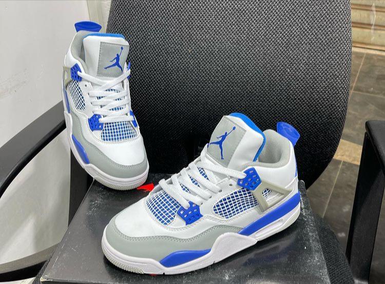 Sports shoes