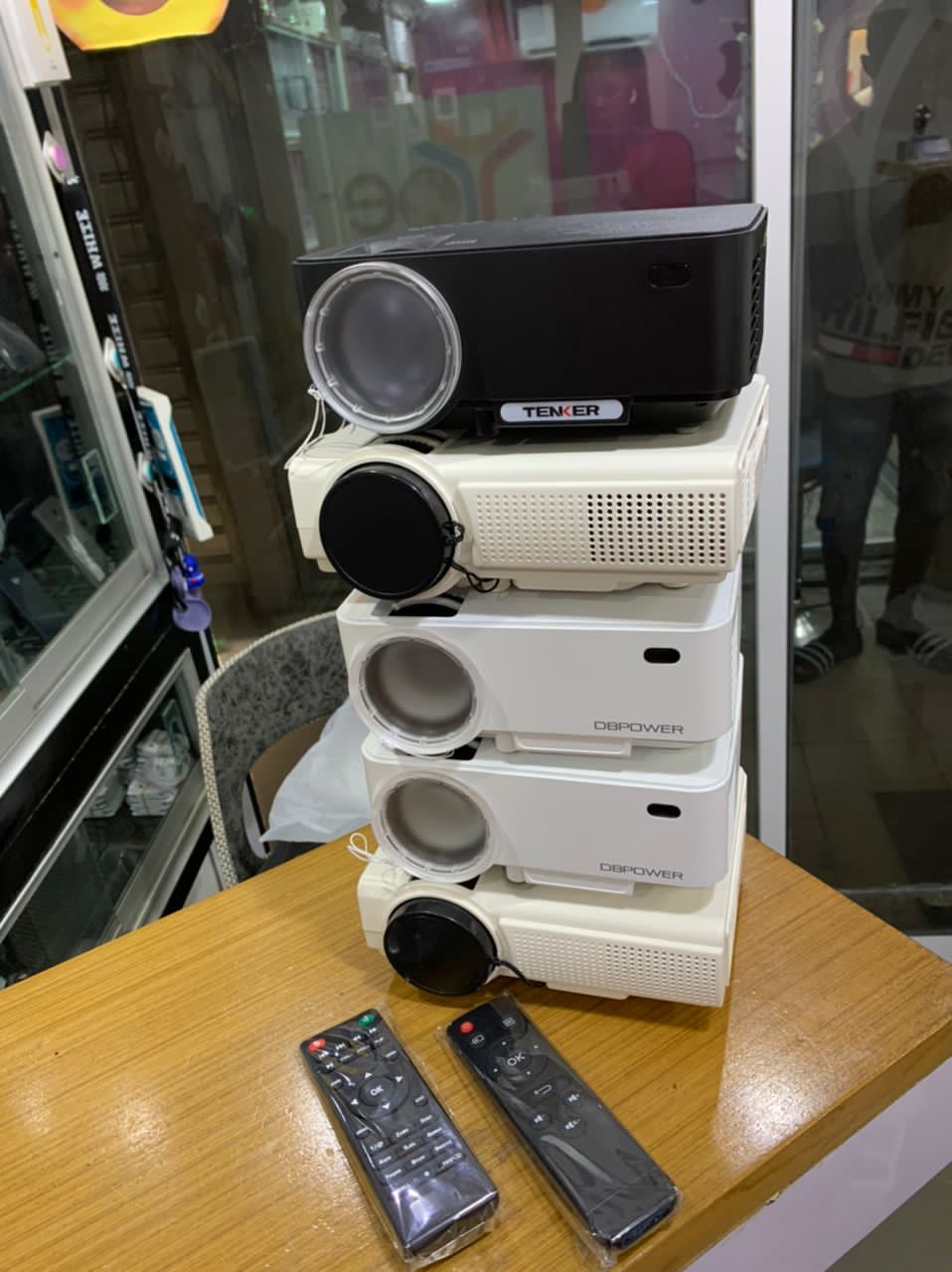 This is a quality projector and has a high resolution with a led lamb. It can be use for business, education and home theater. It is manual focus, internet ready, build in speakers and stereo. 