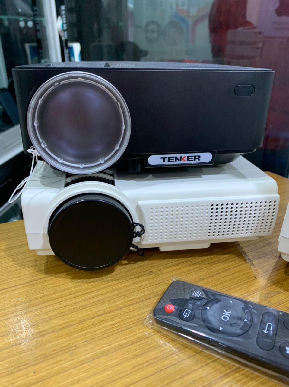 This is a quality projector and has a high resolution with a led lamb. It can be use for business, education and home theater. It is manual focus, internet ready, build in speakers and stereo. 