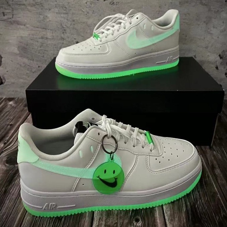 Sports shoes