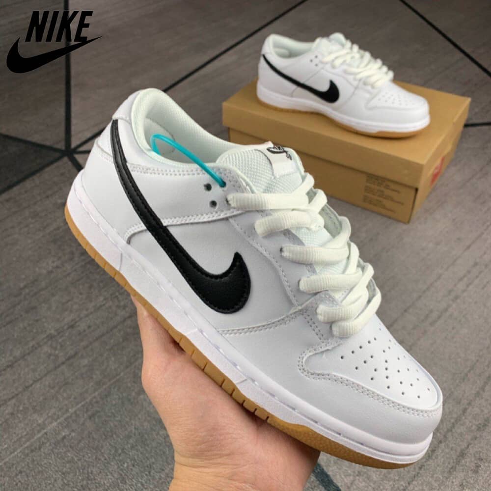 Sports shoes
