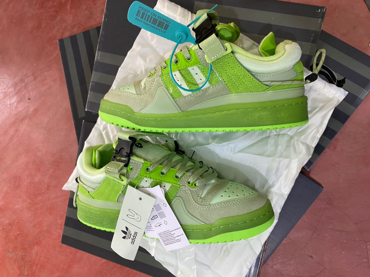 Sports shoes