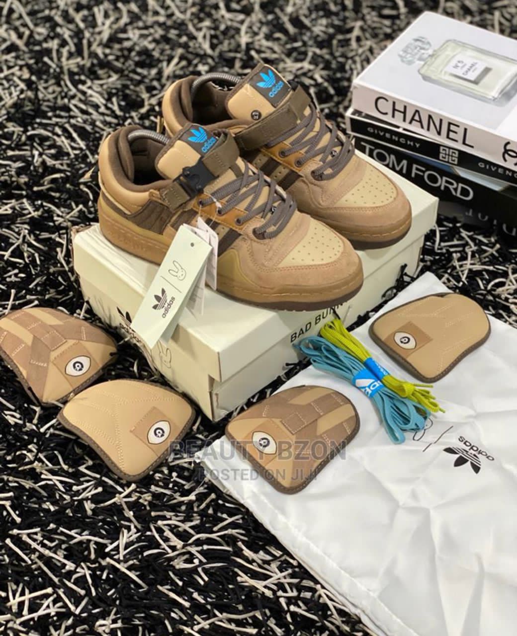 Sports shoes