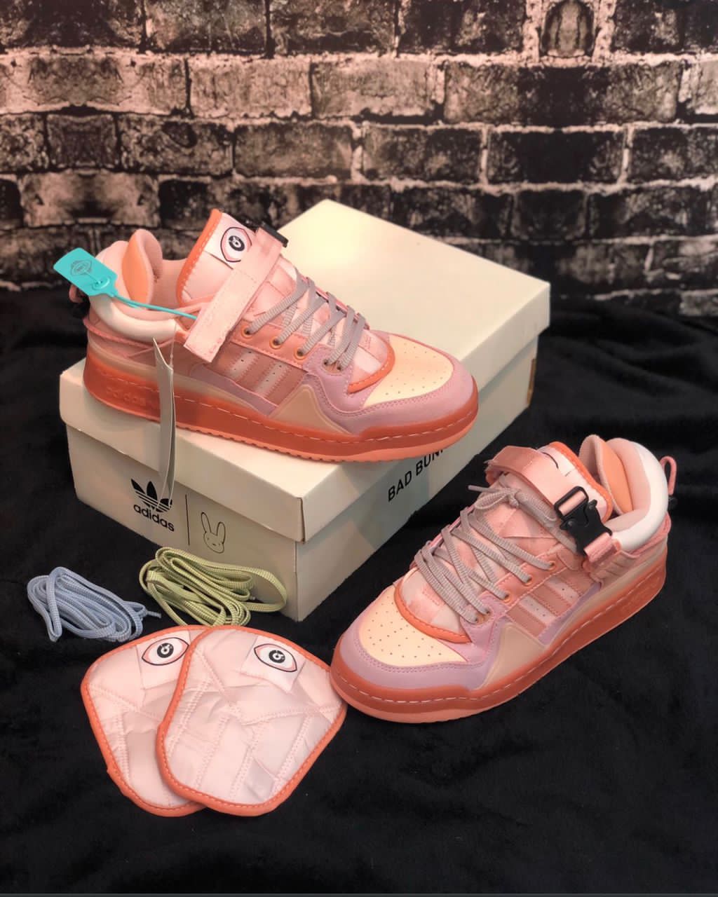 Sports shoes