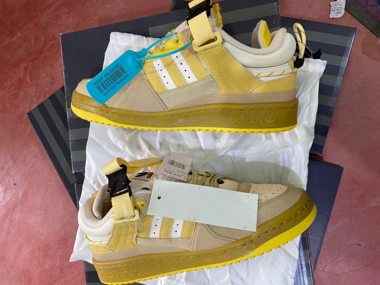 Sports shoes