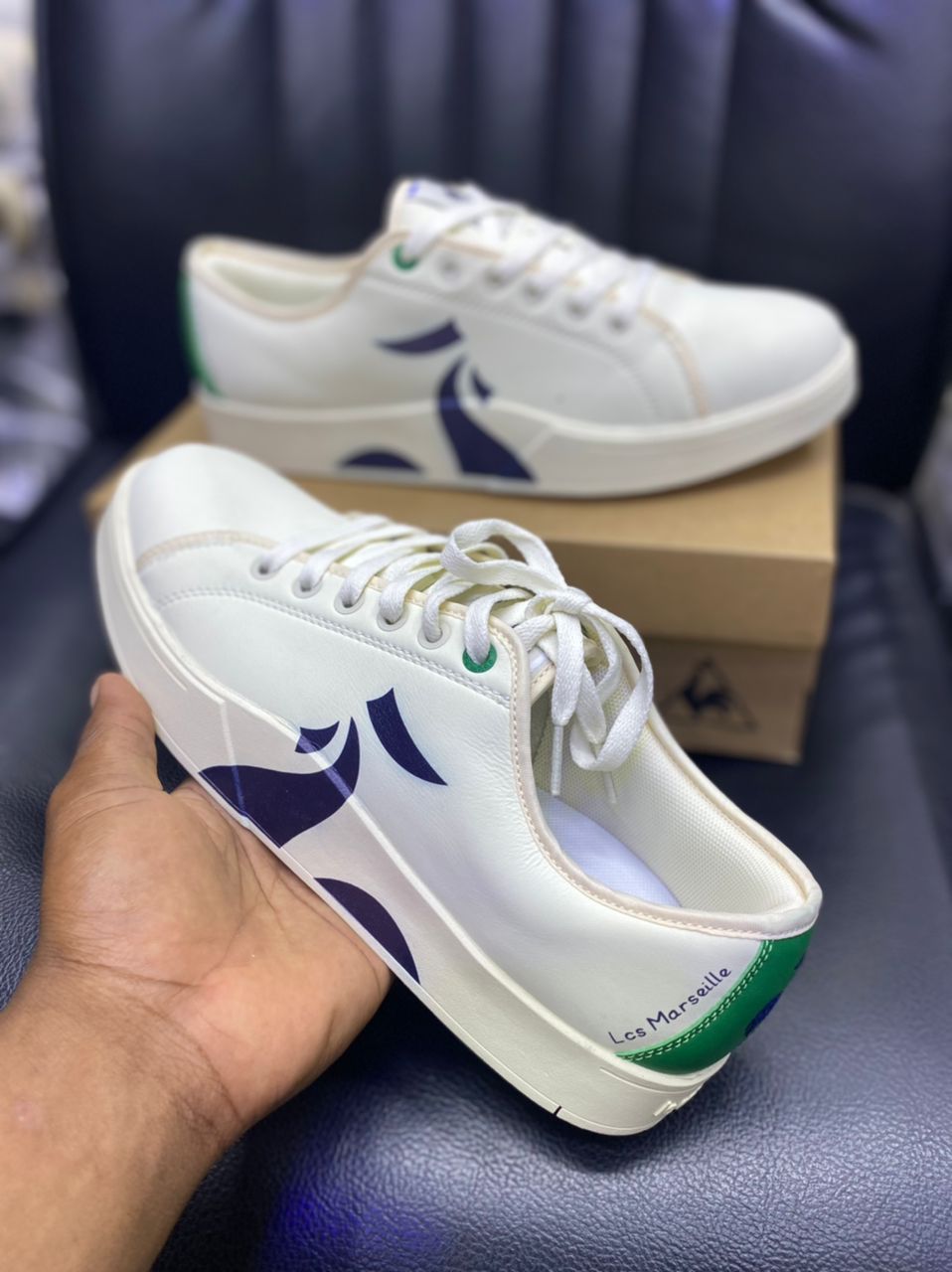 Sports shoes