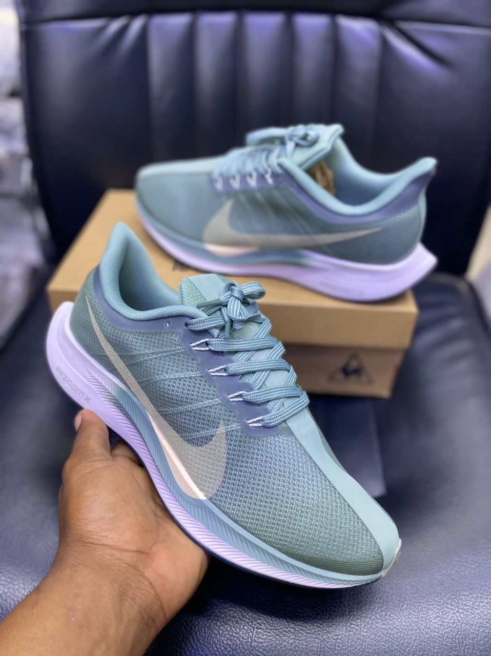 Sports shoes