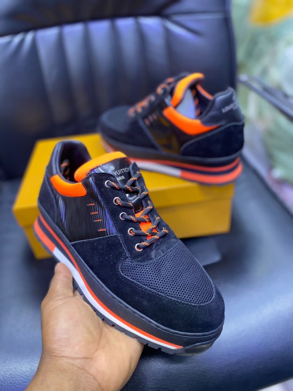 Sports shoes