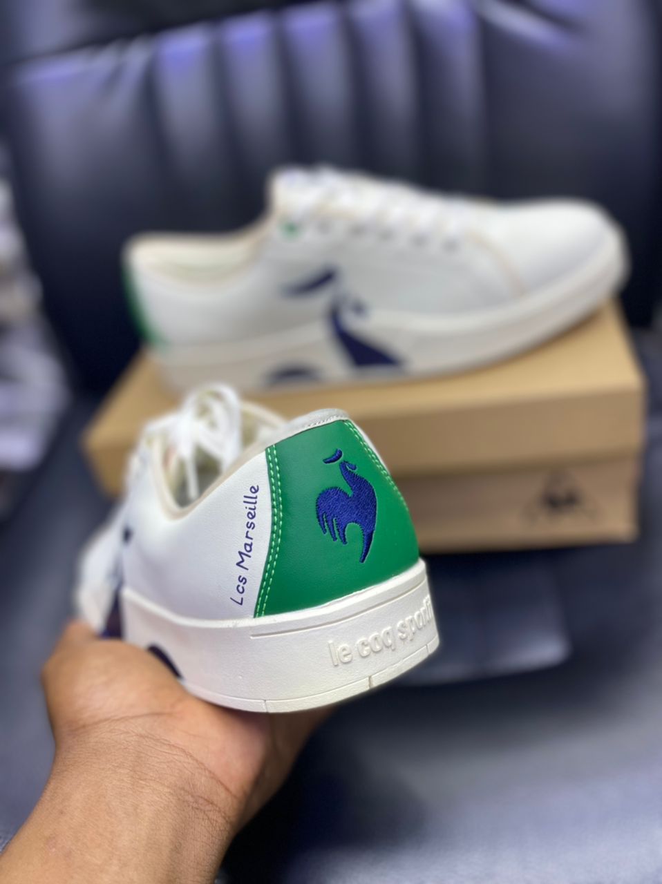 Sports shoes