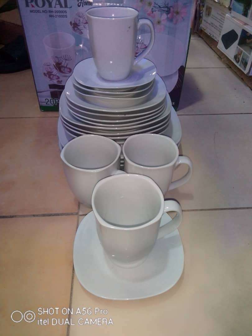20 Pièces of cups and plates