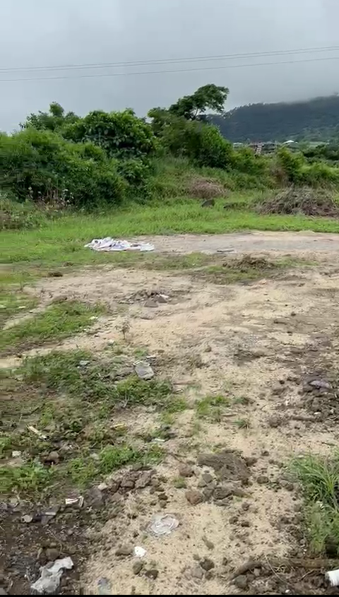 LAND SIZE: 421m² ✅LOCATION: Direct major tarred road 🛣️ Mokudange ✅DOCUMENTS:Land Certificate ✅ ADDITIONAL ADVANTAGES: ⛔The land is measured 900m2⛔, but 421m2 on the Land Certificate, because of technicalities.