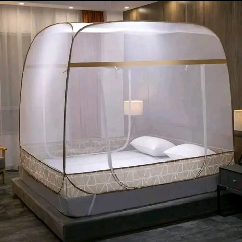 This mosquito net is very light and flexible. It is very tight and prevent the entry of mosquitoes. You have a paisible and quite night free from mosquito bites. With the spread of malaria and the rate of mortality it brings having a mosquito net for every family is now a must. 