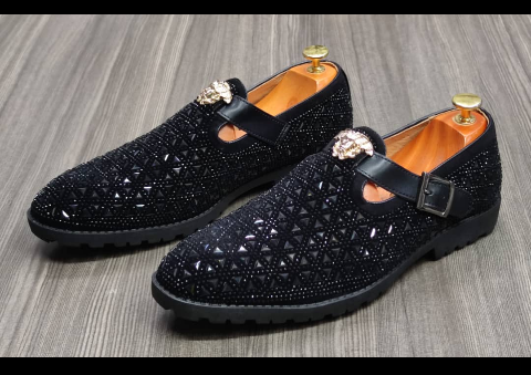 This is a nice pair of black shoes. It is unique and comes unique. Made up of quality material This shoe makes one looks attractive and presentable for any occasions. It can be used for office and any other celebrations one plan to attend. The soles are very strong and solid and it has a round front. Available size 41 - 43.