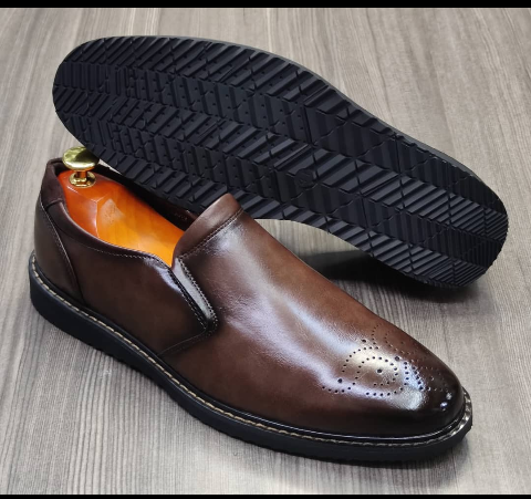 This is a nice pair of dark brown shoes. It is unique and comes unique. This shoe makes one looks attractive and presentable for any occasions. It can be used for office and any other celebrations one plan to attend. The soles are very strong and solid and it has a round front and shinning leather. Inside leather is brown. Available size 40 - 45.