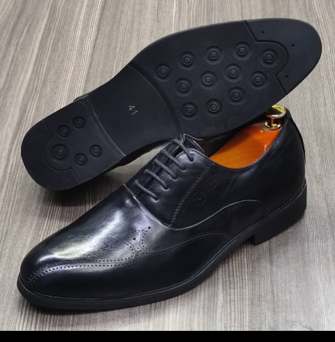 This is a nice pair of black shoes. It is unique and comes unique. Made up of quality material This shoe makes one looks attractive and presentable for any occasions. It can be used for office and any other celebrations one plan to attend. The soles are very strong and solid and it has a round front. The ropes are solid ropes. Available size 40 - 45.