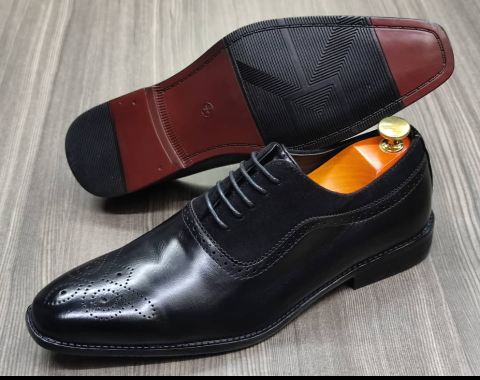 This is a nice pair of black shoes. It is unique and comes unique. Made up of quality material This shoe makes one looks attractive and presentable for any occasions. It can be used for office and any other celebrations one plan to attend. The soles are very strong and solid and it has a round front. The ropes are solid ropes. Available size 40 - 45.