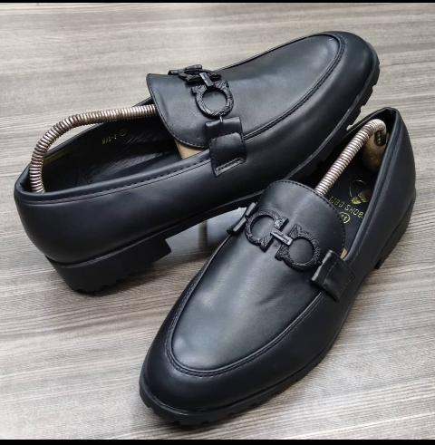 This is a nice pair of black shoes. It is unique and comes unique. Made up of quality material This shoe makes one looks attractive and presentable for any occasions. It can be used for office and any other celebrations one plan to attend. The soles are very strong and solid and it has a round front. Available size 44.