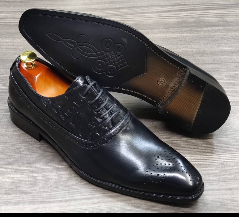 This is an outstanding pair of black shoes. It is unique and comes unique. Made up of leather at all the sides. This shoe makes one looks attractive and presentable for any occasions. It can be used for office and any other celebrations one plan to attend. The soles are very strong and solid and it has a round front. Available size 40 - 44.