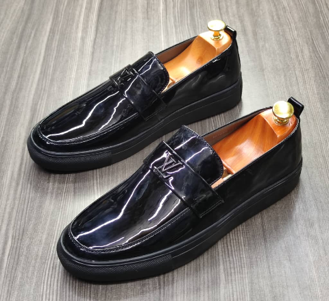 This is a nice pair of black shoes. It is unique and comes unique. Made up of quality material This shoe makes one looks attractive and presentable for any occasions. It can be used for office and any other celebrations one plan to attend. The soles are very strong and solid and it has a round front. Available size 40, 41, 43- 45.46