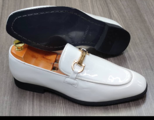 This is an outstanding pair of black shoes. It is unique and comes unique. Made up of golden metal at the top. This shoe makes one looks attractive and presentable for any occasions. It can be used for office and any other celebrations one plan to attend. The soles are very strong and solid and it has a round front. Available size 41 - 44.