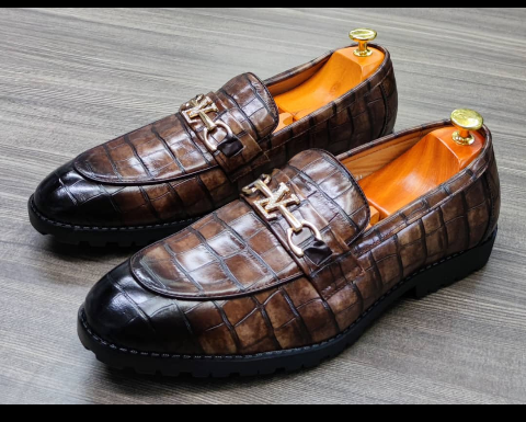 This is a nice pair of dark brown shoes. It is unique and comes unique. This shoe makes one looks attractive and presentable for any occasions. It can be used for office and any other celebrations one plan to attend. The soles are very strong and solid and it has a round front and shinning leather. Inside leather is brown. Available size 40 - 45.