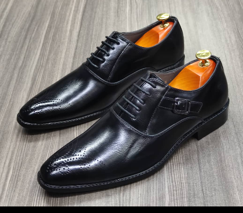 This is a nice pair of black shoes. It is unique and comes unique. Made up of quality material This shoe makes one looks attractive and presentable for any occasions. It can be used for office and any other celebrations one plan to attend. The soles are very strong and solid and it has a round front. The ropes are solid ropes. Available size 40 - 45.