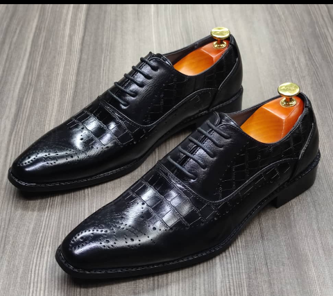 This is a nice pair of black shoes. It is unique and comes unique. Made up of quality material This shoe makes one looks attractive and presentable for any occasions. It can be used for office and any other celebrations one plan to attend. The soles are very strong and solid and it has a round front. The ropes are solid ropes. Available size 40 - 45.