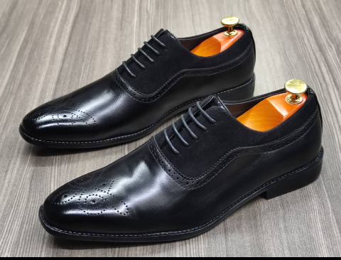 This is an nice pair of black shoes. It is unique and comes unique. Made up of leather at all the sides. This shoe makes one looks attractive and presentable for any occasions. It can be used for office and any other celebrations one plan to attend. The soles are very strong and solid and it has a round front. The ropes are solid ropes. Available size 41.