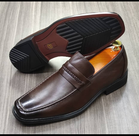 This is a beautiful pair of brown shoe. It is unique and comes unique. This shoe makes one looks attractive and presentable for any occasions. It can be used for office and any other celebrations one plan to attend. The soles are very strong and solid and it has a round and dark front. Available size 40 - 45.