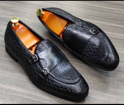 This is a nice pair of black shoes. It is unique and comes unique. Made up of quality material This shoe makes one looks attractive and presentable for any occasions. It can be used for office and any other celebrations one plan to attend. The soles are very strong and solid and it has a round front. The ropes are solid ropes. Available size 40 - 45.
