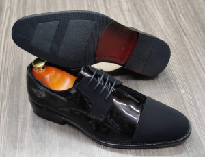 This is an outstanding pair of black shoes. It is unique and comes unique. Made up of golden metal at the top. This shoe makes one looks attractive and presentable for any occasions. It can be used for office and any other celebrations one plan to attend. The soles are very strong and solid and it has a round front. Available size 41 - 44.