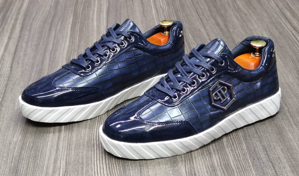This is one of the best quality shoes in our store. Made up of quality leather it is very resistant. It is an original pair of shoes with quality leather. Its main feature is a fashion trend, anti-odor, lightweight, anti-slip, and breathable The shoe is made up of leather material and microfiber leather. It can be used for daily wear. It is available in sizes 40 - 46