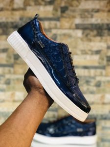 This is a quality shoe and has very strong leather. These shoes can adapt to any climatic situation. You can use it for your outings meetings and walking. Available in sizes 40 - 45