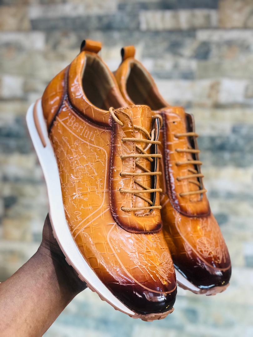 This is a quality shoe and has very strong leather. These shoes can adapt to any climatic situation. You can use it for your outings meetings and walking. Available in sizes 40 - 45