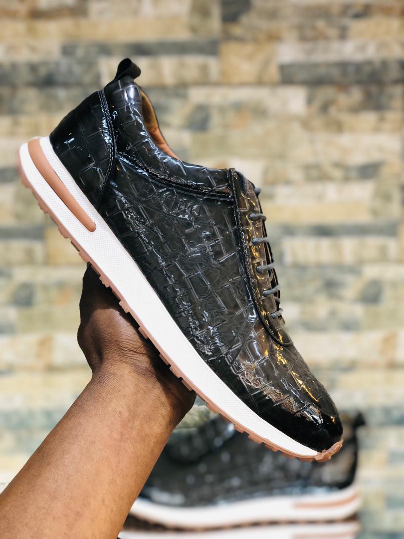 This is a quality shoe and has very strong leather. These shoes can adapt to any climatic situation. You can use it for your outings meetings and walking. Available in sizes 40 - 45