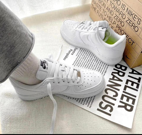 This is one of the best shoes on the market. It is very resistant and it has strong lace. This is a quality shoe and has very strong leather. These shoes can adapt to any climatic situation. You can use it for your outings meetings and walking. Available in sizes 40 - 45