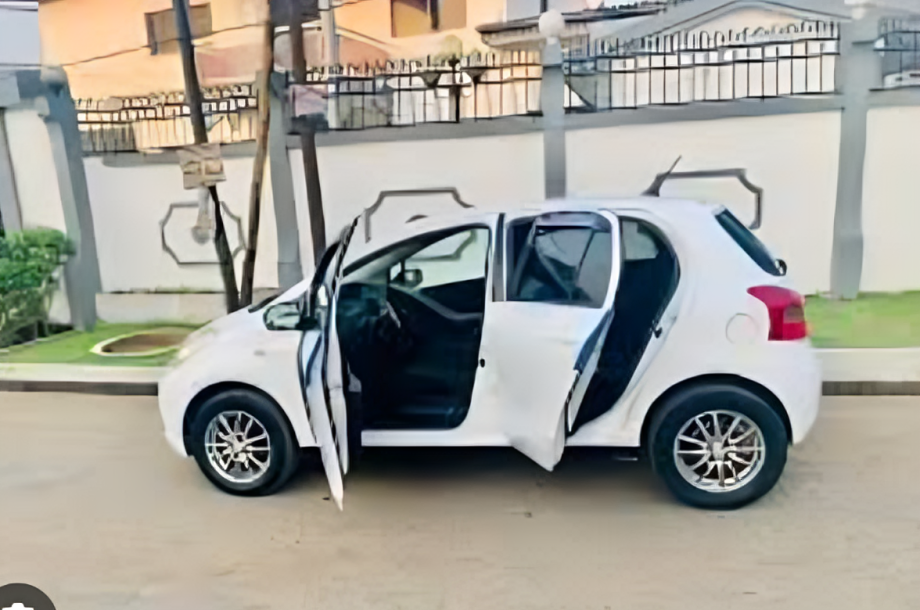 Toyota Yaris 2008 White for Sale – Full Options Automatic in Douala