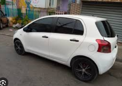 Toyota Yaris 2008 White – Automatic, Full Options, Reliable Used Car in Cameroon