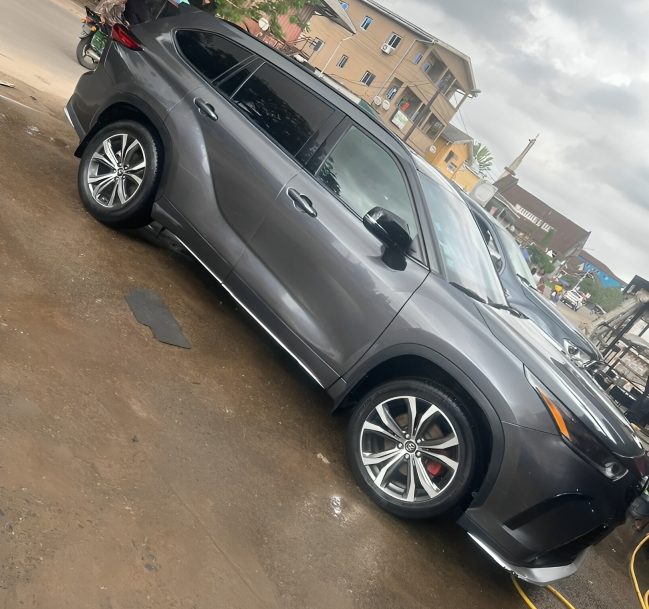 🔥 TOYOTA HIGHLANDER XSE SPORT 2022 – V6, AWD, LEATHER & SUNROOF! 🇨🇲 ONLY 33M FCFA 🚨